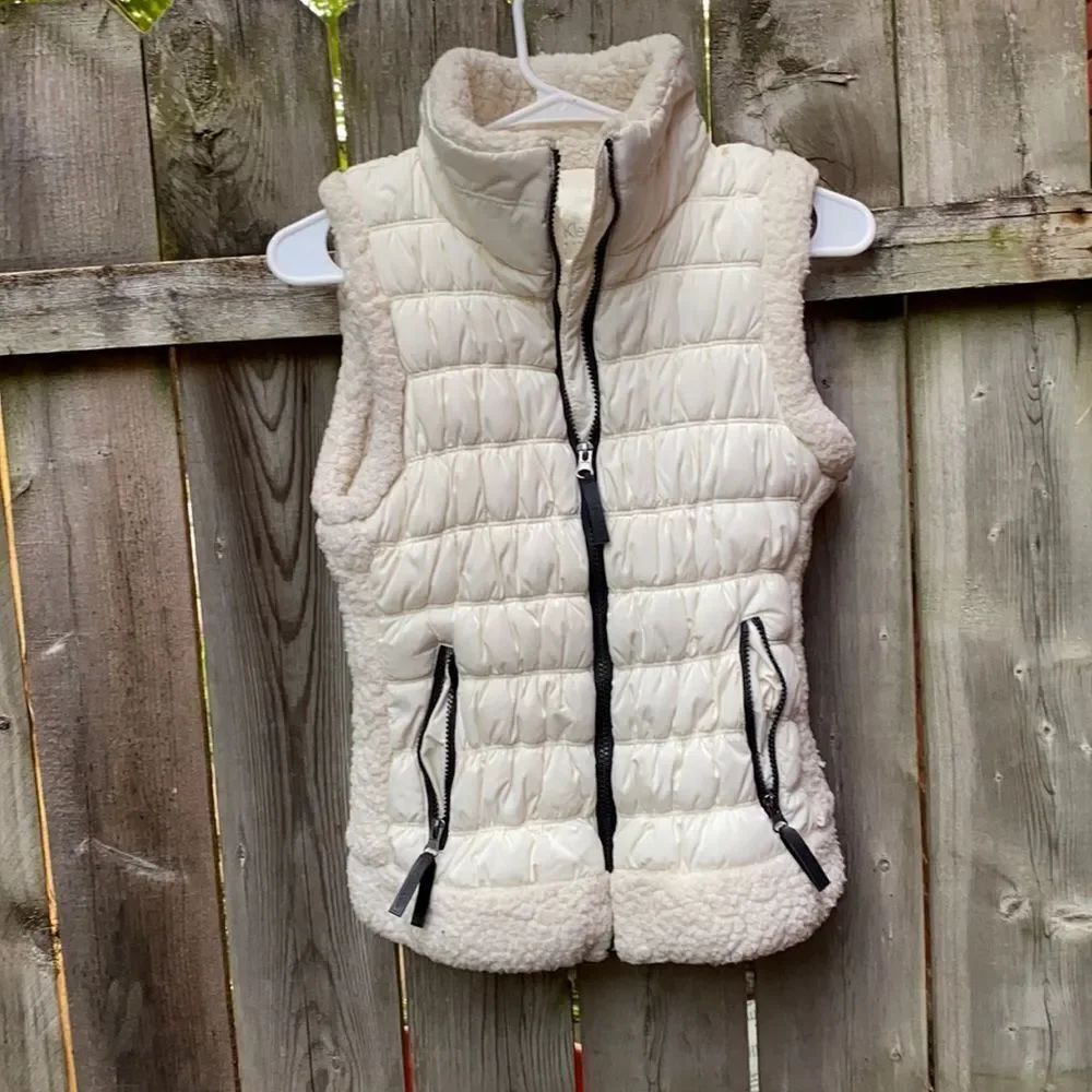Calvin Klein White Fleece Vest sz. S